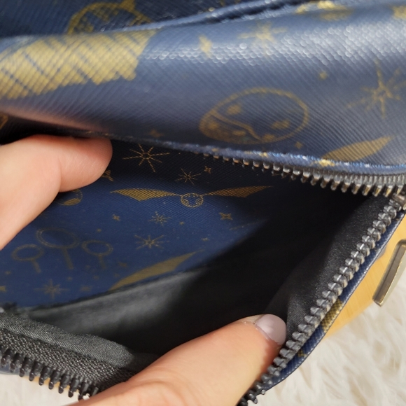 HARRY POTTER Hot Topic Bioworld Quidditch equipment navy gold backpack - flawed - Picture 8 of 13